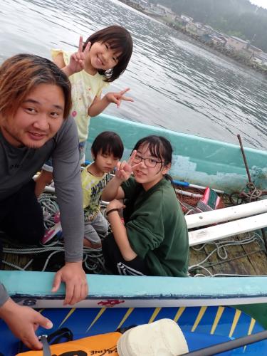 Smiles and laughs with this fun fishing family, a few miles short of Cape Oma.