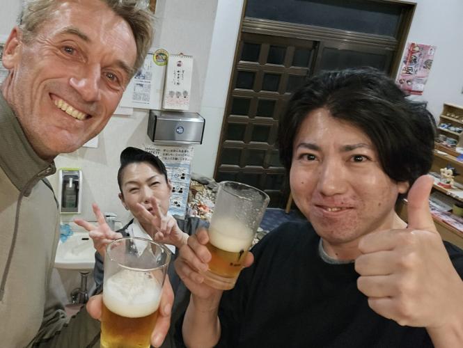 Kampei! (Cheers!) Selfie with Sumi-san and his mother