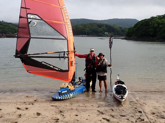 About to set sail / dip paddle